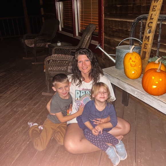 Meet your Posher, Jessica - Picture 2 of 2